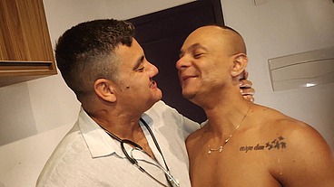 YURI GAÚCHO - PACIENTE COM FEBRE DO TESÃO - MÉDICO SOCOU PICA MEDICINAL NA GARGANTA DO PUTO