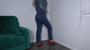 MILF in jeans