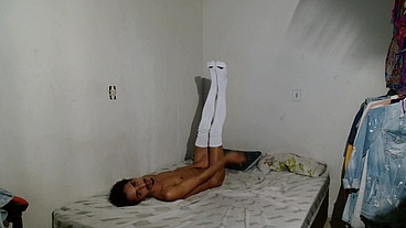 Putinha se exibe na webcam de calcinha