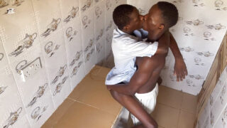 Молодые геи-любители, большой черный член, большой член получает анальный трах