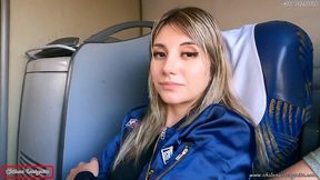 mi companera de asiento en bus se calienta y termina devorandose mi pico y leche- publico