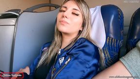 mi companera de asiento en bus se calienta y termina devorandose mi pico y leche- publico