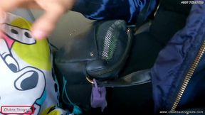 mi companera de asiento en bus se calienta y termina devorandose mi pico y leche- publico
