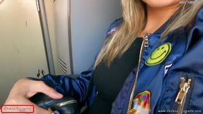 mi companera de asiento en bus se calienta y termina devorandose mi pico y leche- publico