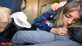mi companera de asiento en bus se calienta y termina devorandose mi pico y leche- publico