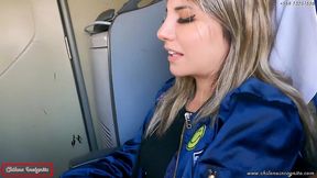 mi companera de asiento en bus se calienta y termina devorandose mi pico y leche- publico