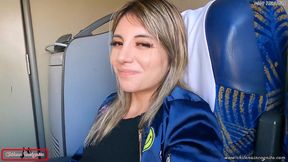 mi companera de asiento en bus se calienta y termina devorandose mi pico y leche- publico