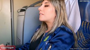 mi companera de asiento en bus se calienta y termina devorandose mi pico y leche- publico