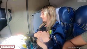 mi companera de asiento en bus se calienta y termina devorandose mi pico y leche- publico