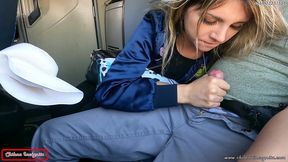 mi companera de asiento en bus se calienta y termina devorandose mi pico y leche- publico