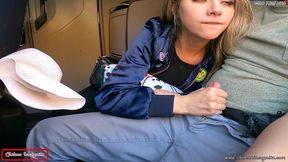 mi companera de asiento en bus se calienta y termina devorandose mi pico y leche- publico