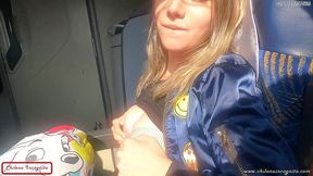 mi companera de asiento en bus se calienta y termina devorandose mi pico y leche- publico