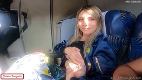 mi companera de asiento en bus se calienta y termina devorandose mi pico y leche- publico