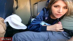 mi companera de asiento en bus se calienta y termina devorandose mi pico y leche- publico