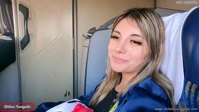 mi companera de asiento en bus se calienta y termina devorandose mi pico y leche- publico