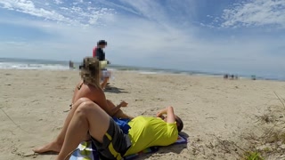 REAL AMATEUR PUBLIC HANDJOB RISKY ON THE BEACH !!! PEOPLE WALKING NEAR...