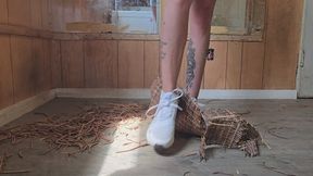 Chrissy crushing wicker baskets in her new air max 270