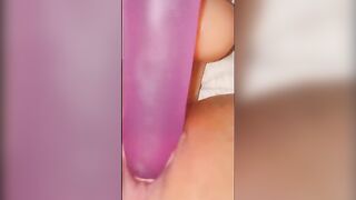 Bbw stretches booty and fucks squirting vagina