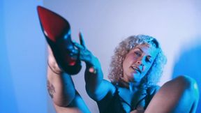 gorgeous marilou is back to evol feet: foot worship and hot masturbation with the queen