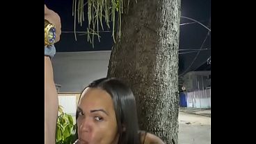 Dei na rua e gozou dentro