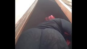 culo en calza sacando x la ventana 2