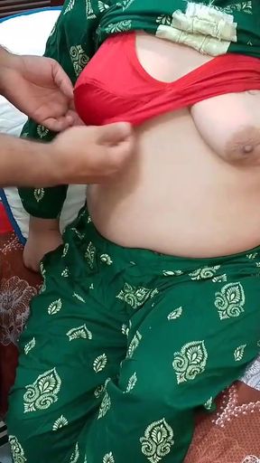 Desi Indian sister-in-law gets free clothes by showing off her sexy figure   Clip 1