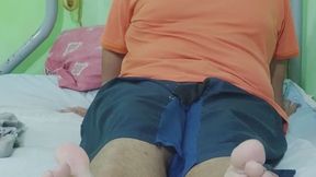 Mostrando mis pies con crema (Showing my feet with cream)