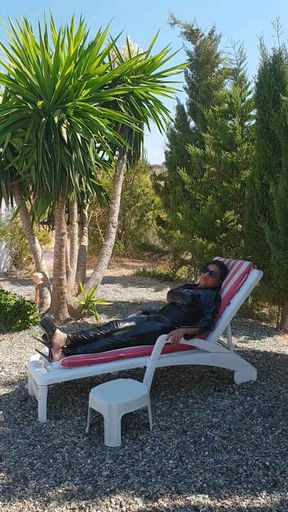 Footworship under the palms
