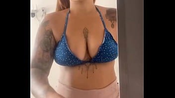 Dei muito a buceta a noite e acordei desse jeito