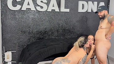 Um casal de amigos me chamou pois disseram que queriam algo diferente hoje a três