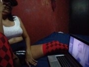 Me masturbo viendo a castigar a su niñera