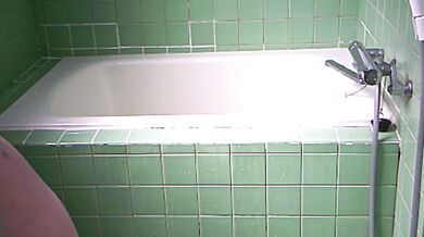 Selfie squirting pleasure in the shower!