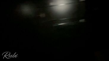 Rubi Torres fodendo com dois caras na cabine do swing - G&oacute_tica putinha da pra dois