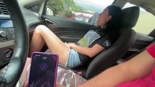 MI MEJOR AMIGO NO CREE QUE PUEDO PONERME EL VIBRADOR DELANTE DE EL