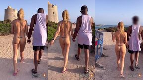 puis sans peur, je me promene toute nue avec mon amant en nous dirigeant ...