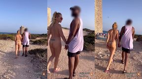 puis sans peur, je me promene toute nue avec mon amant en nous dirigeant ...