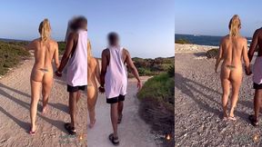 puis sans peur, je me promene toute nue avec mon amant en nous dirigeant ...