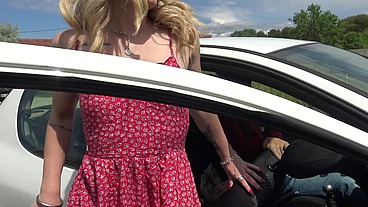 Soft dans sa sexualité privée, Sally, 18ans, ose tout devant nos caméras !