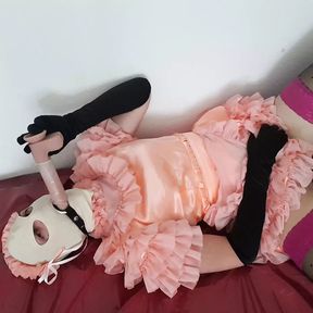 Sissy playing with a dildo and cumming in its own mouth