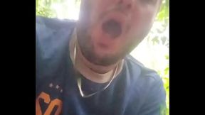 Branquinho tatuado dando pro maloka no mato e levando leite no cuzinho tatuado