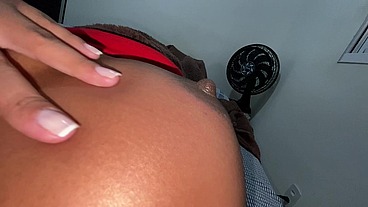Nossa a pretinha aqui tava num tesão bati uma siririca bem gostosa a bucetinha bem molhadinha os vizinho ouviu meu gemido rsrs