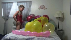 Lingerie Seductive Balloon Popping w Fayth -Mp4