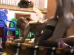 Maman francaise baise au travail en levrette - Amateur