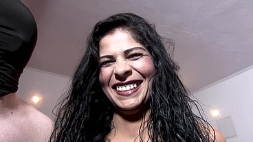 ASYLANTEN-MÄDCHEN GANGBANG MIT DEUTSCHEN SCHWÄNZEN