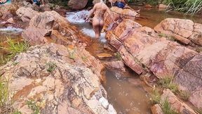 risky sex on the waterfall trail with a lot of adrenaline and we were dying of fear of being caught, the big dick came inside my ass. luna oliveira e vagninho