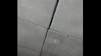 Punheta no banho
