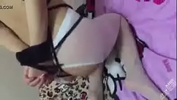 헬로키티 앞에서 이쁜처자가