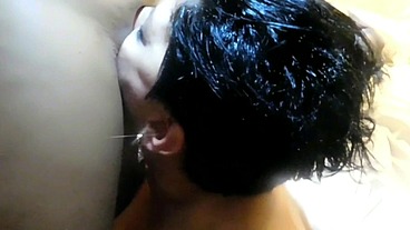 HERMOSA VERGA NEGRA EN SU CULO , DESESPERADA POR TRAGARSE TODA LA LECHE