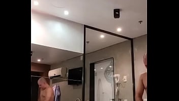 Eu gozo vendo meu maridinho comendo minhas amigas gostosas. Ser&aacute_ que eu tenho problema? Kkkkkkkkkkkkkk