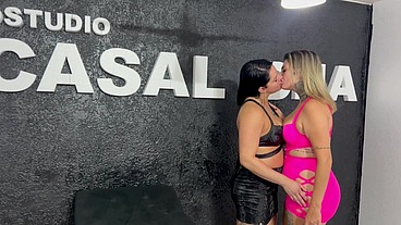 Fazendo a festa com o Casal Dna